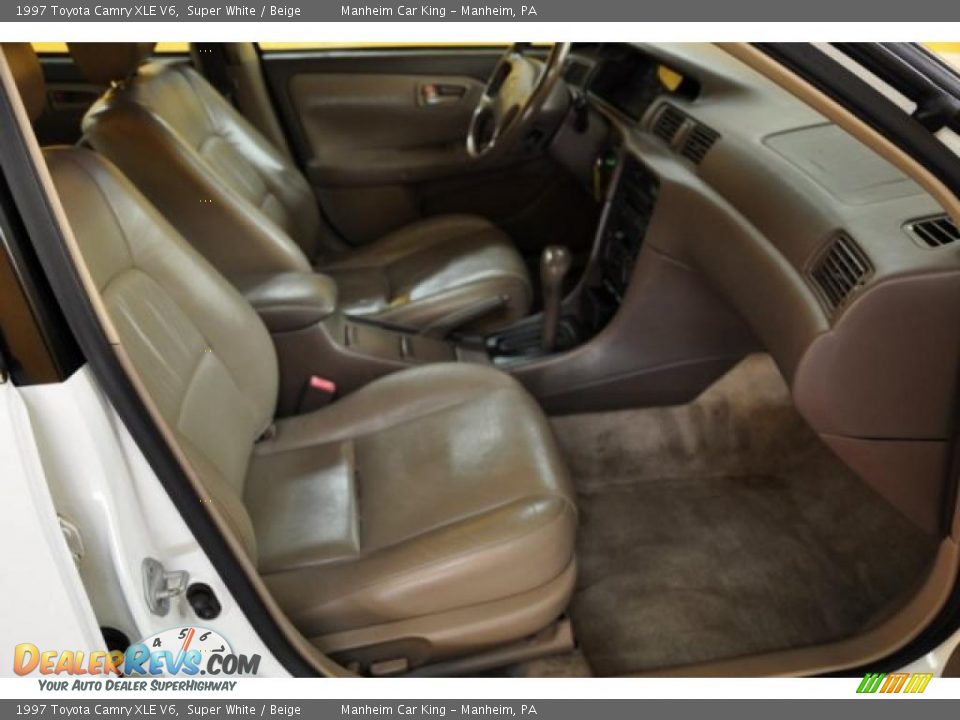 1997 Toyota Camry XLE V6 Super White / Beige Photo #15