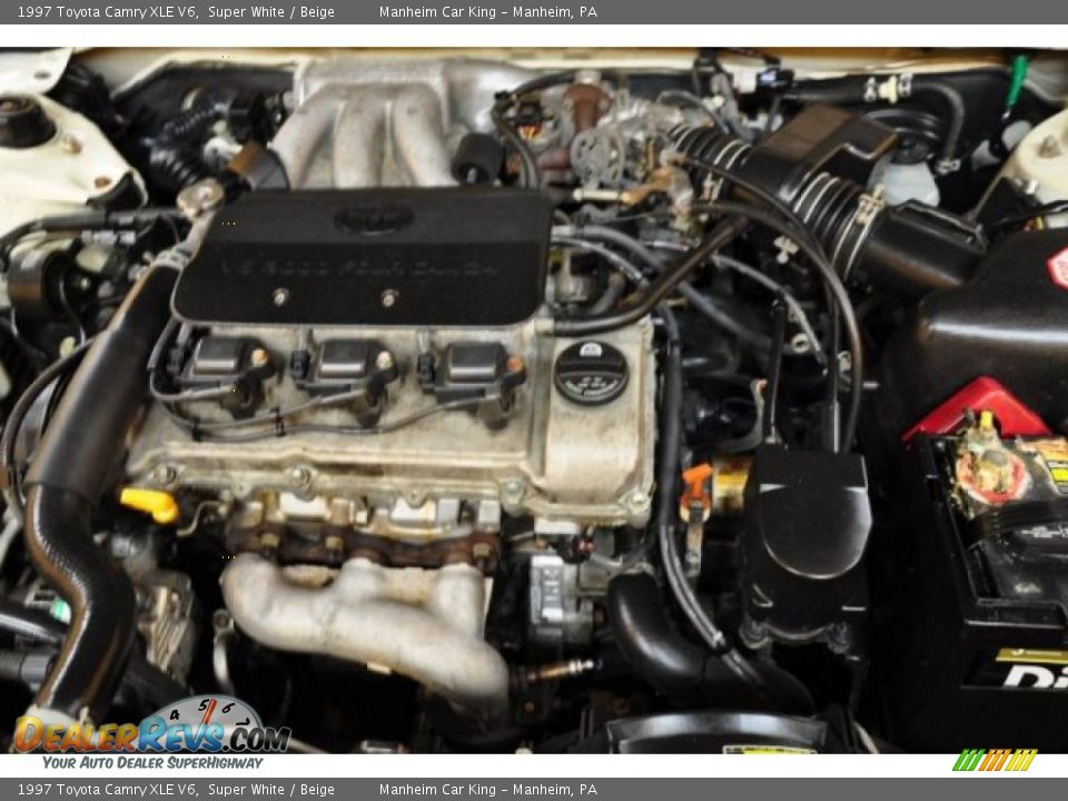 1997 Toyota Camry XLE V6 Super White / Beige Photo #16