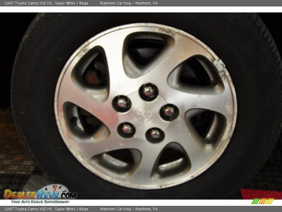 1997 Toyota Camry XLE V6 Super White / Beige Photo #17