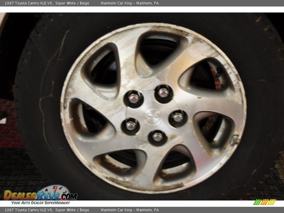 1997 Toyota Camry XLE V6 Super White / Beige Photo #18