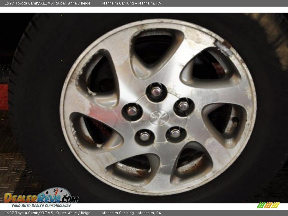 1997 Toyota Camry XLE V6 Super White / Beige Photo #19