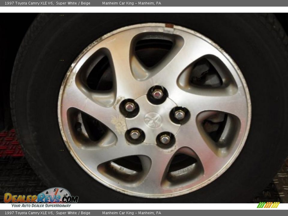 1997 Toyota Camry XLE V6 Super White / Beige Photo #20