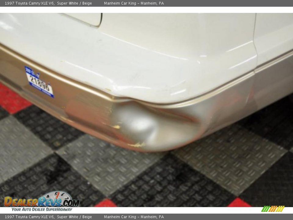 1997 Toyota Camry XLE V6 Super White / Beige Photo #22
