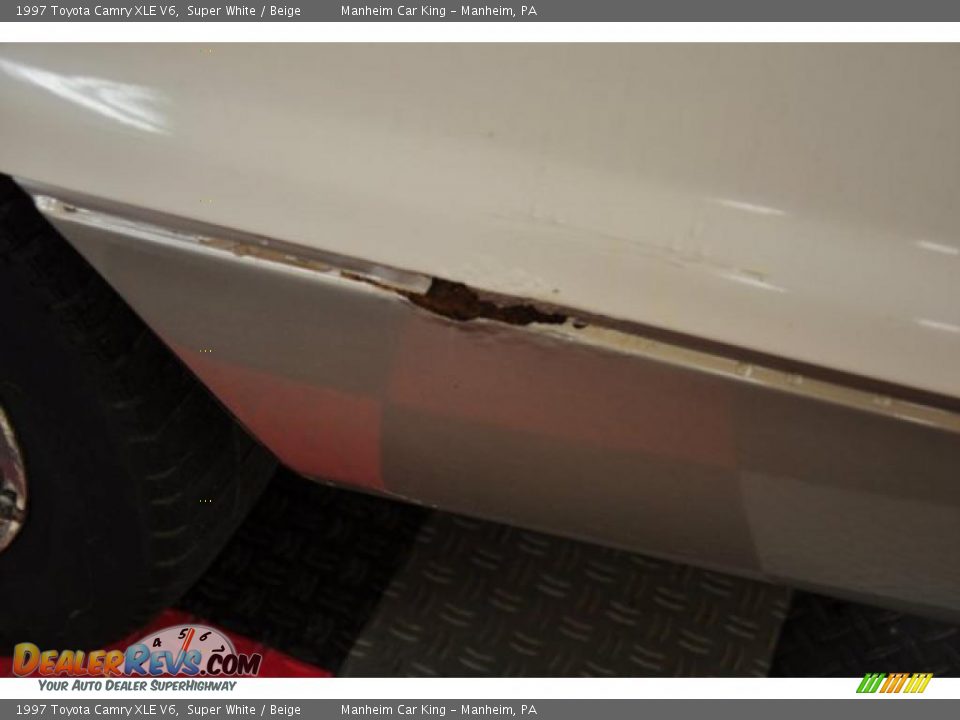 1997 Toyota Camry XLE V6 Super White / Beige Photo #23