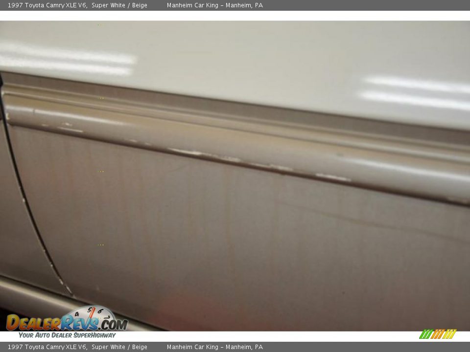 1997 Toyota Camry XLE V6 Super White / Beige Photo #24