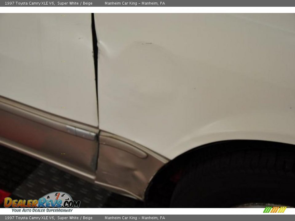 1997 Toyota Camry XLE V6 Super White / Beige Photo #28