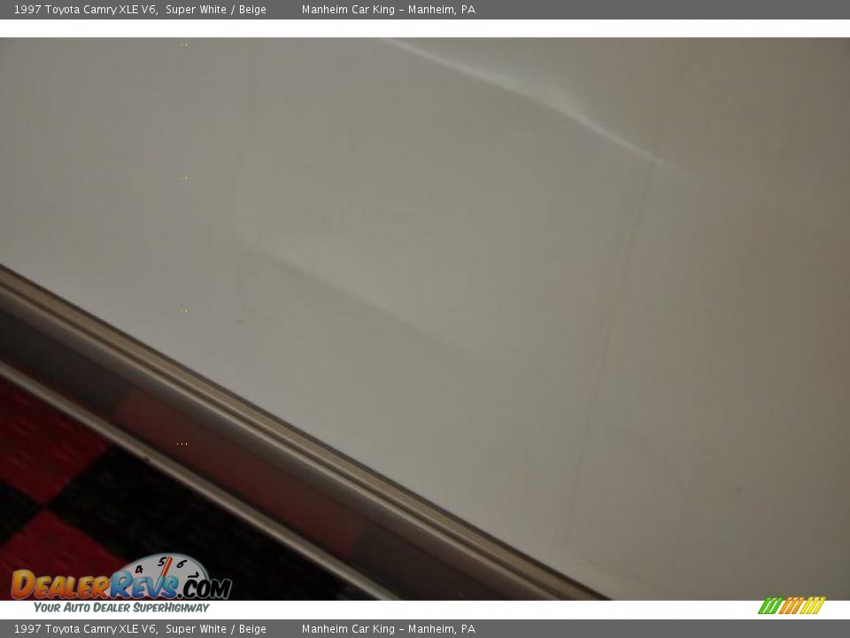 1997 Toyota Camry XLE V6 Super White / Beige Photo #29