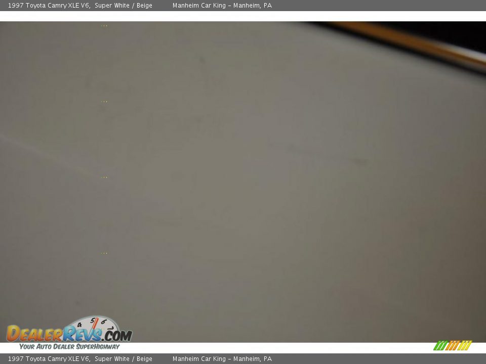 1997 Toyota Camry XLE V6 Super White / Beige Photo #30