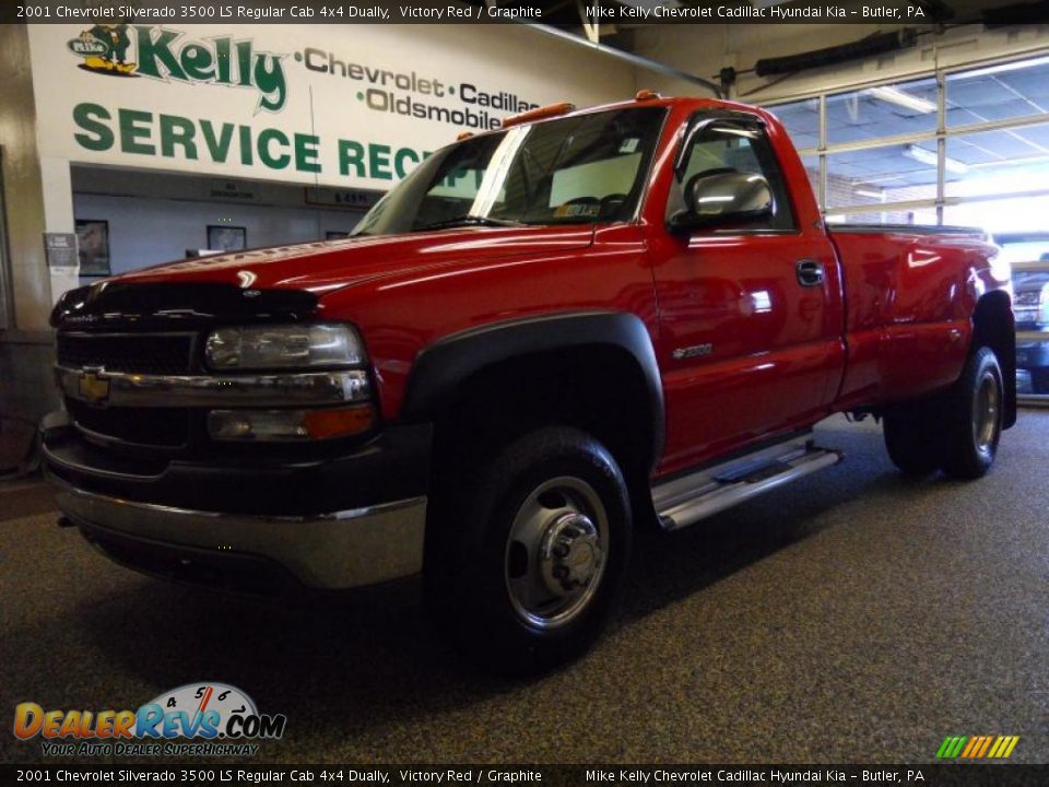 2001 Chevrolet Silverado 3500 LS Regular Cab 4x4 Dually Victory Red / Graphite Photo #2