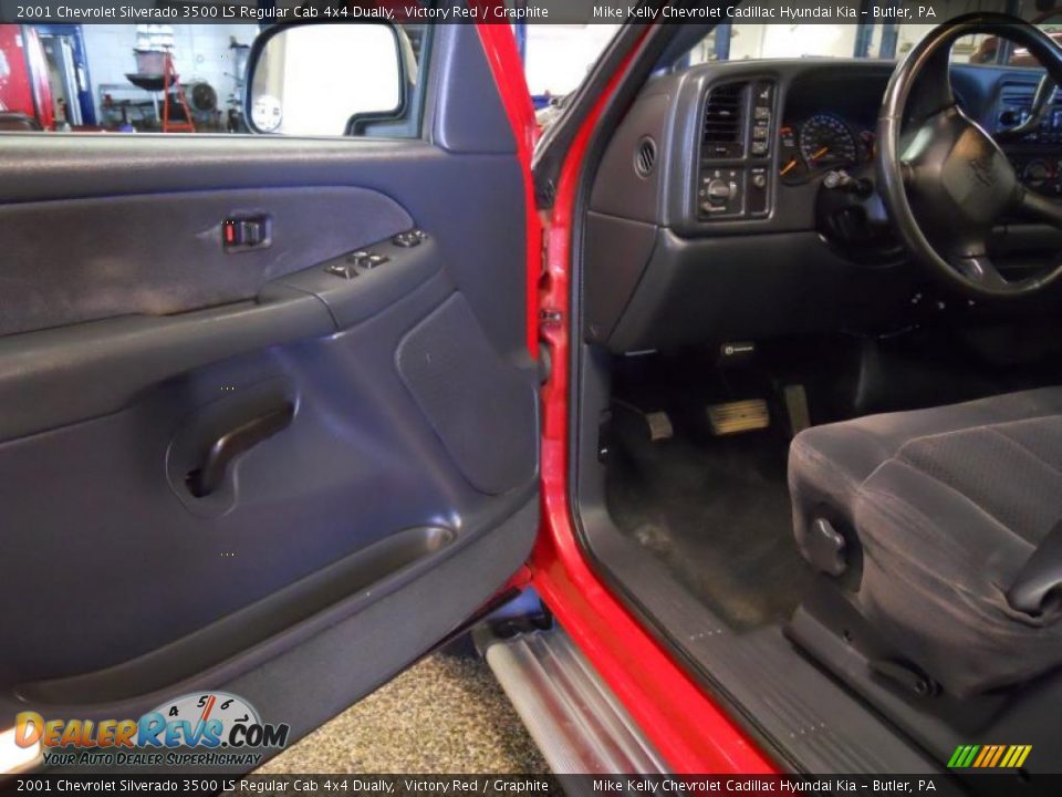 2001 Chevrolet Silverado 3500 LS Regular Cab 4x4 Dually Victory Red / Graphite Photo #14