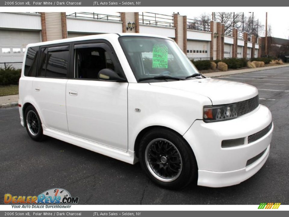 Front 3/4 View of 2006 Scion xB  Photo #8