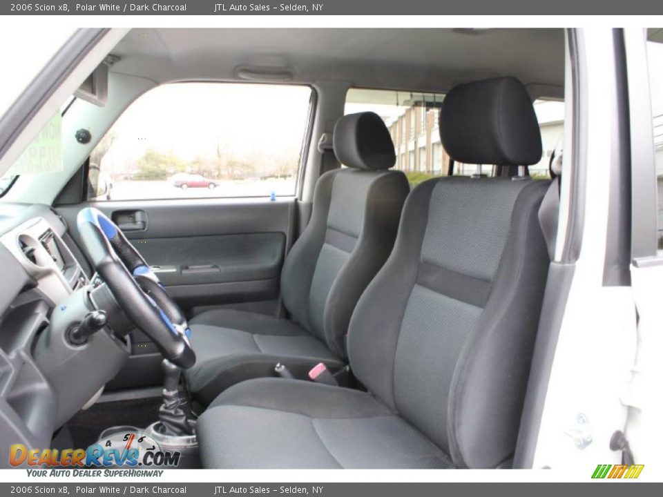 2006 Scion xB Polar White / Dark Charcoal Photo #11