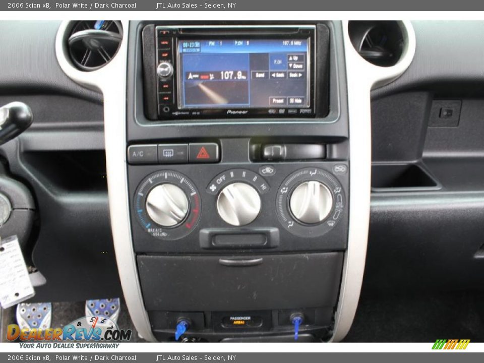 Controls of 2006 Scion xB  Photo #16