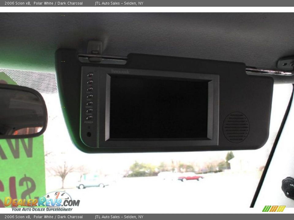 2006 Scion xB Polar White / Dark Charcoal Photo #18