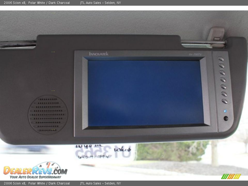 2006 Scion xB Polar White / Dark Charcoal Photo #19