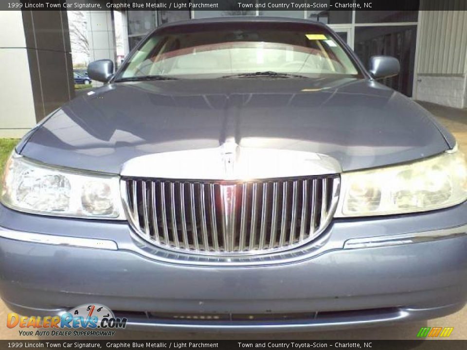 1999 Lincoln Town Car Signature Graphite Blue Metallic / Light Parchment Photo #2