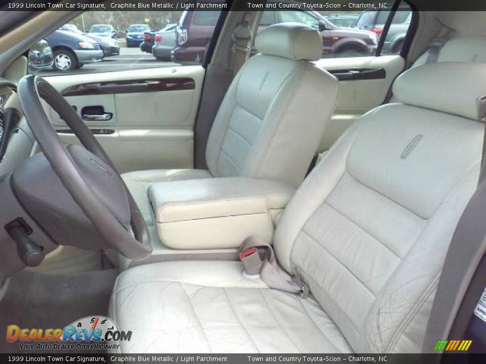 Light Parchment Interior - 1999 Lincoln Town Car Signature Photo #6