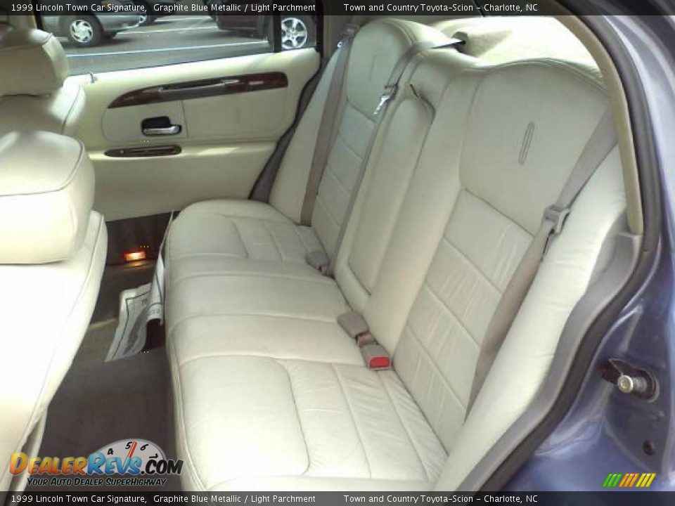 Light Parchment Interior - 1999 Lincoln Town Car Signature Photo #7