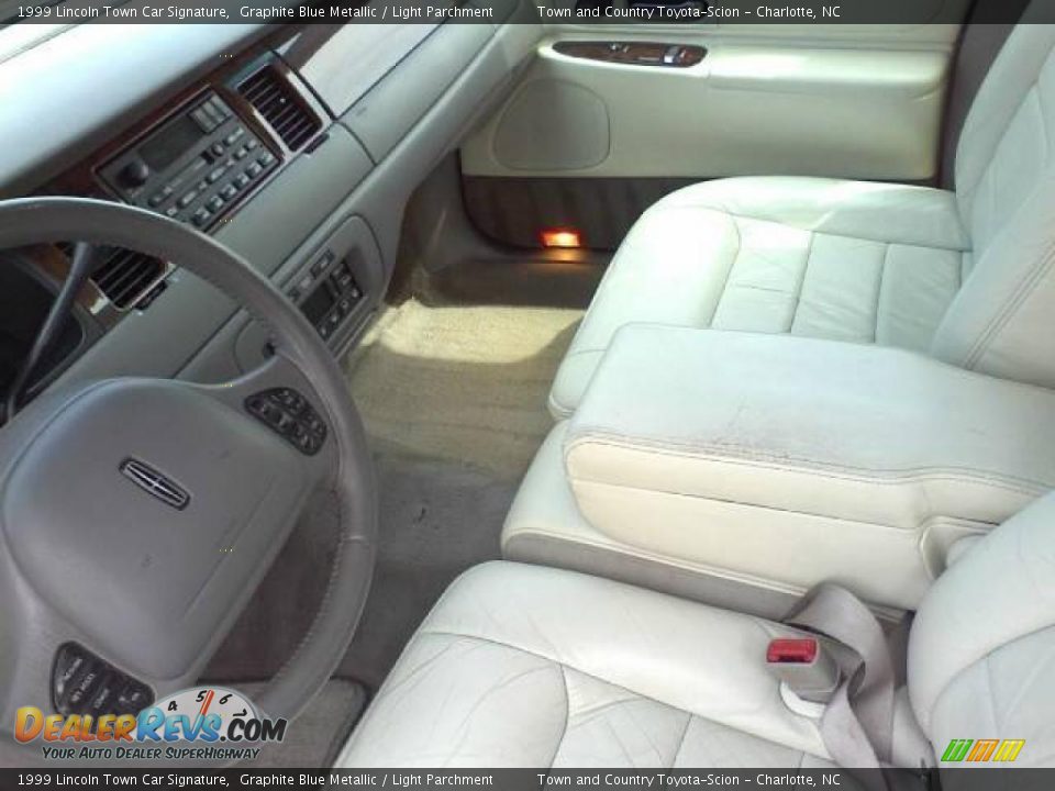 Light Parchment Interior - 1999 Lincoln Town Car Signature Photo #13