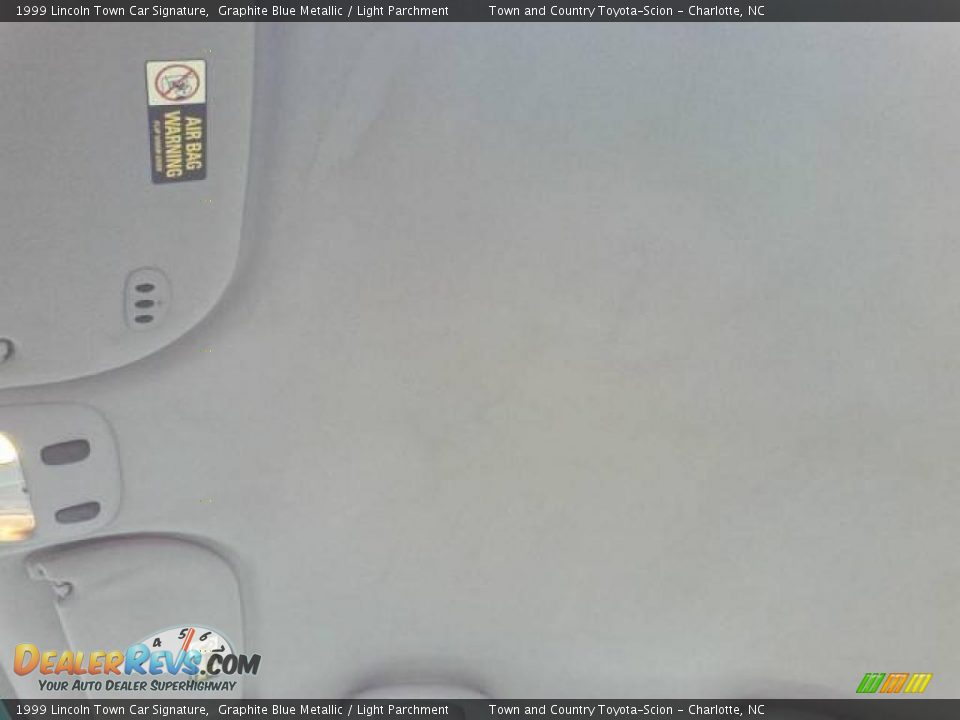 1999 Lincoln Town Car Signature Graphite Blue Metallic / Light Parchment Photo #14