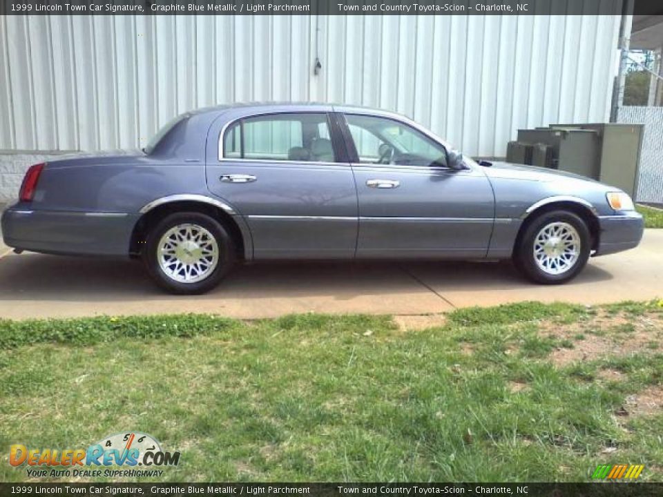 Graphite Blue Metallic 1999 Lincoln Town Car Signature Photo #17
