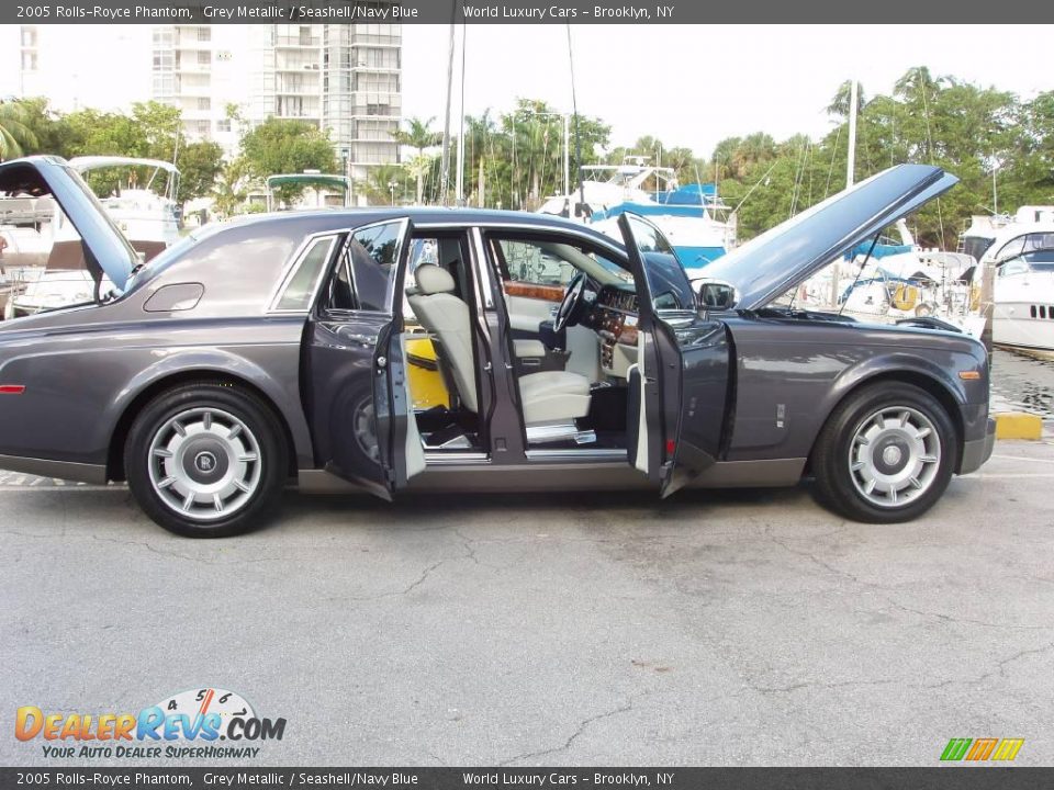 2005 Rolls-Royce Phantom Grey Metallic / Seashell/Navy Blue Photo #7