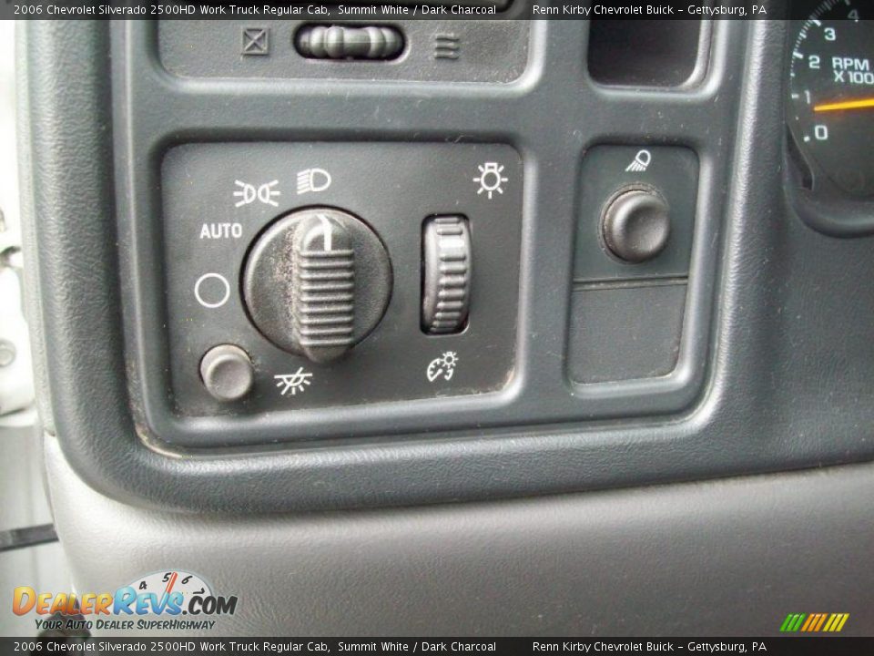 Controls of 2006 Chevrolet Silverado 2500HD Work Truck Regular Cab Photo #25