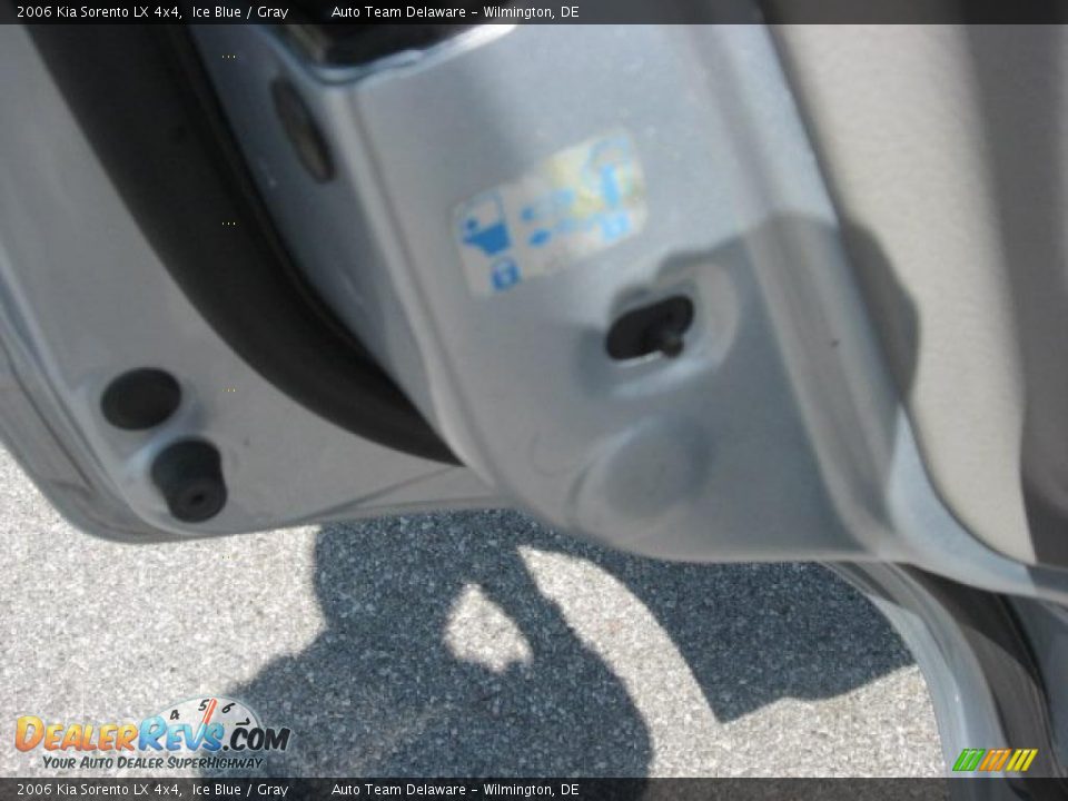 2006 Kia Sorento LX 4x4 Ice Blue / Gray Photo #24