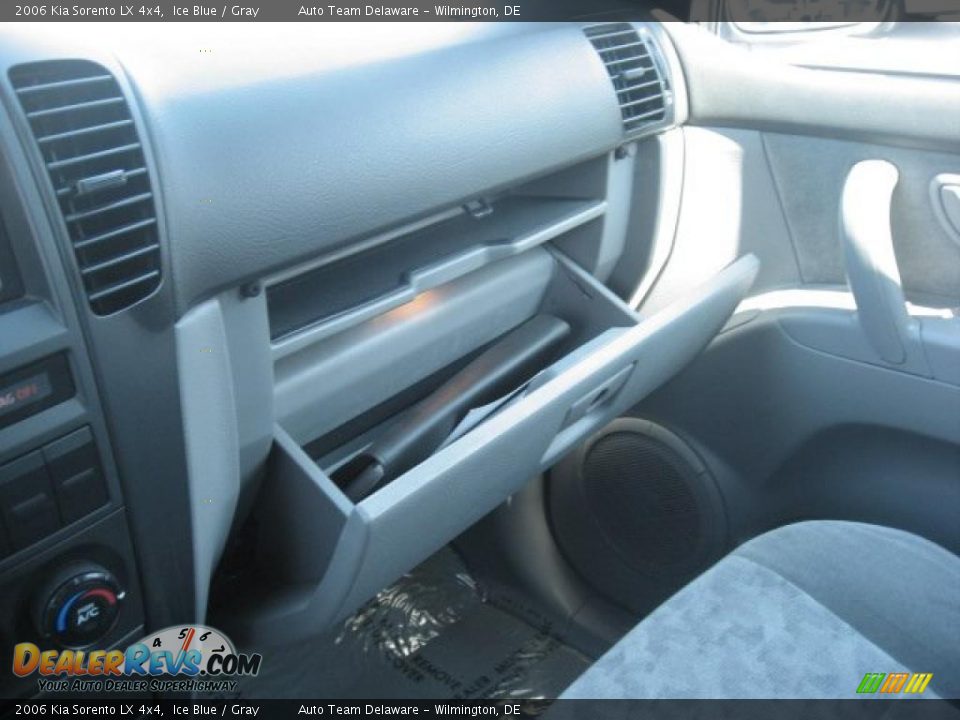 2006 Kia Sorento LX 4x4 Ice Blue / Gray Photo #28