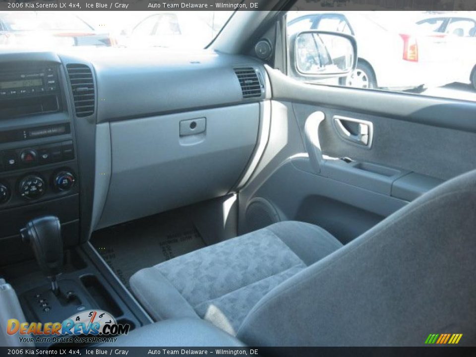 2006 Kia Sorento LX 4x4 Ice Blue / Gray Photo #31