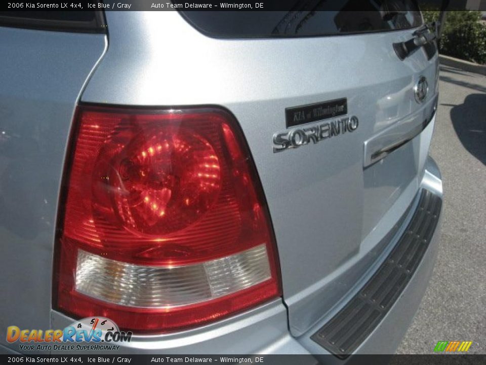 2006 Kia Sorento LX 4x4 Ice Blue / Gray Photo #33