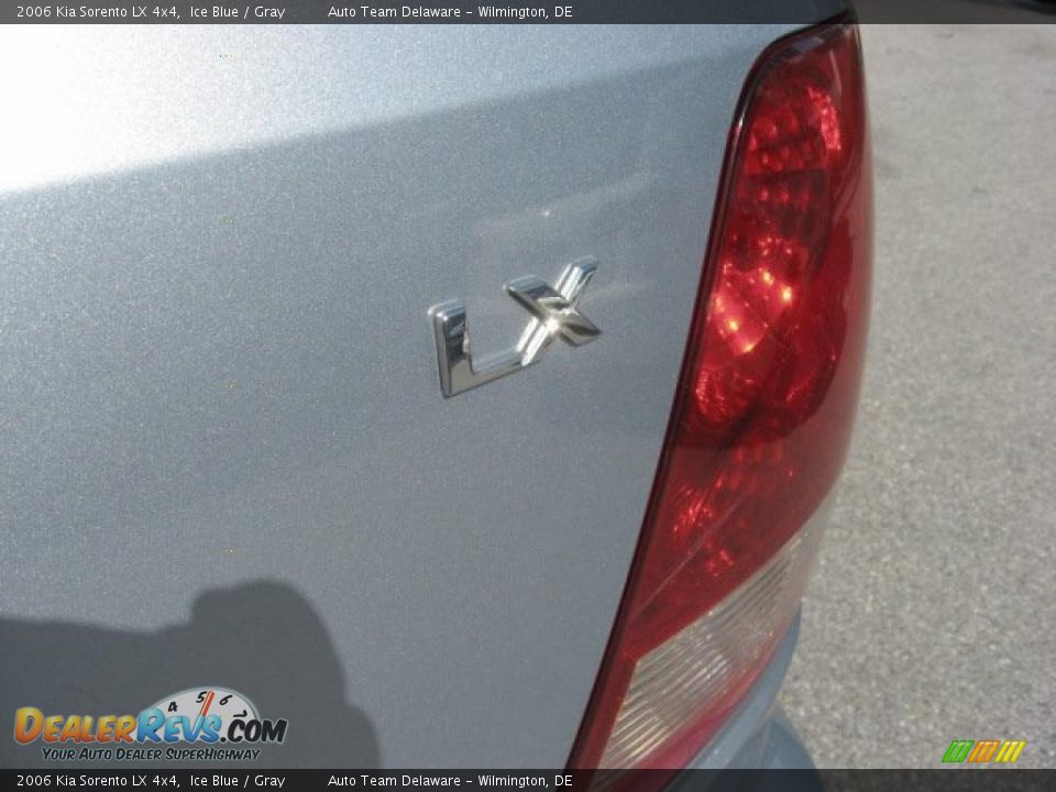 2006 Kia Sorento LX 4x4 Ice Blue / Gray Photo #34