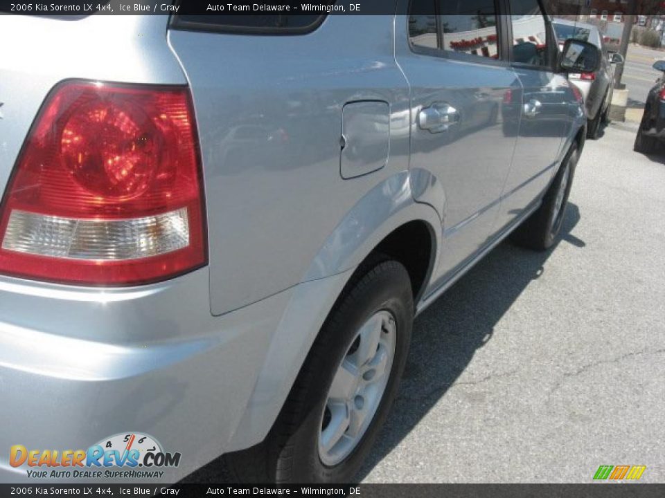 2006 Kia Sorento LX 4x4 Ice Blue / Gray Photo #35