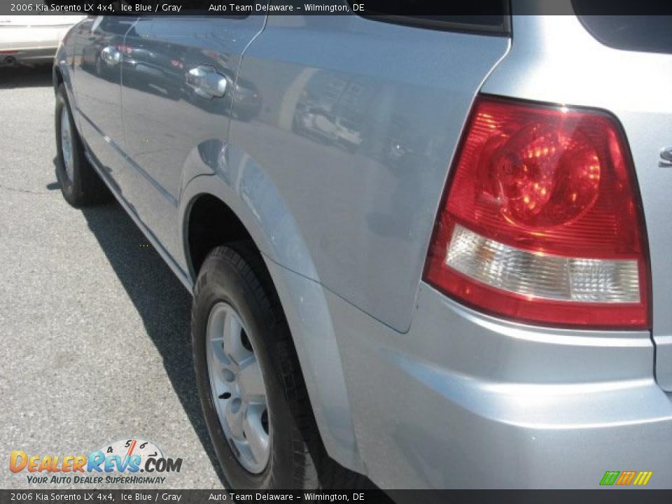 2006 Kia Sorento LX 4x4 Ice Blue / Gray Photo #36