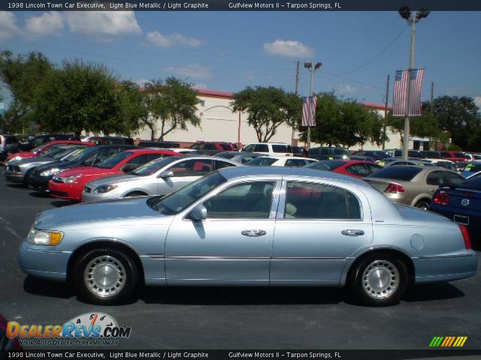 1998 Lincoln Town Car Executive Light Blue Metallic / Light Graphite Photo #4