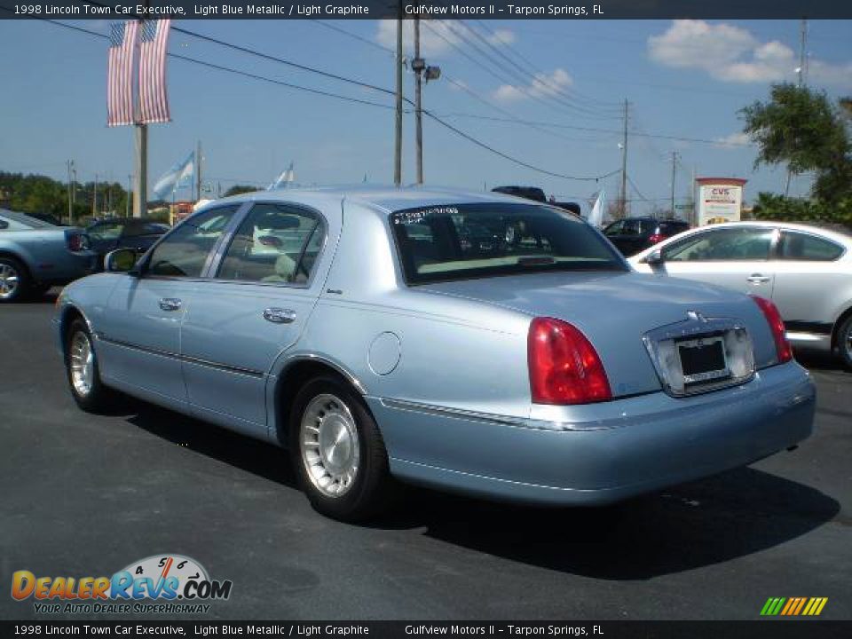 1998 Lincoln Town Car Executive Light Blue Metallic / Light Graphite Photo #5