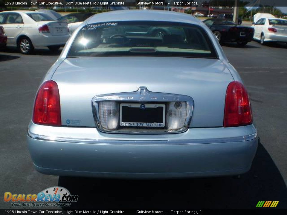 1998 Lincoln Town Car Executive Light Blue Metallic / Light Graphite Photo #6