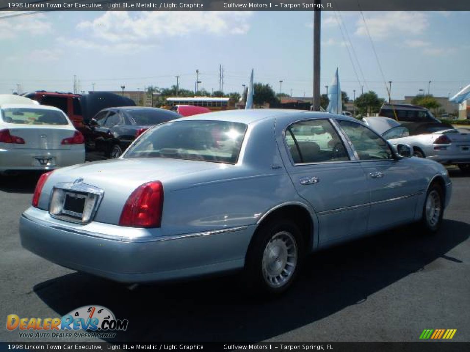 1998 Lincoln Town Car Executive Light Blue Metallic / Light Graphite Photo #7