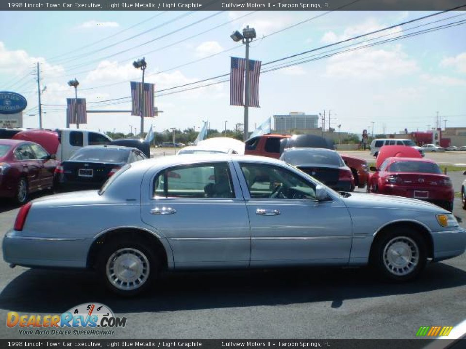 1998 Lincoln Town Car Executive Light Blue Metallic / Light Graphite Photo #8