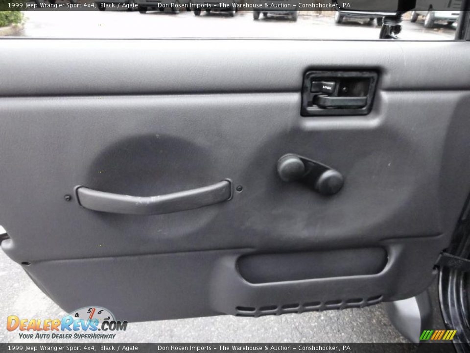 Door Panel of 1999 Jeep Wrangler Sport 4x4 Photo #14