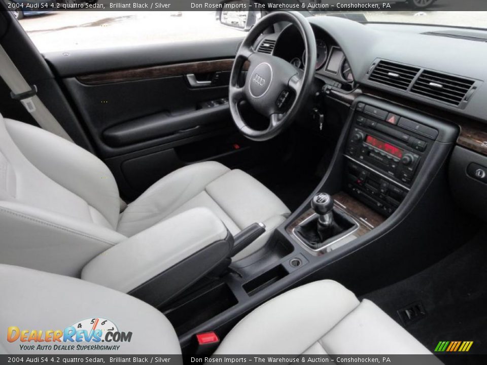 Dashboard of 2004 Audi S4 4.2 quattro Sedan Photo #19