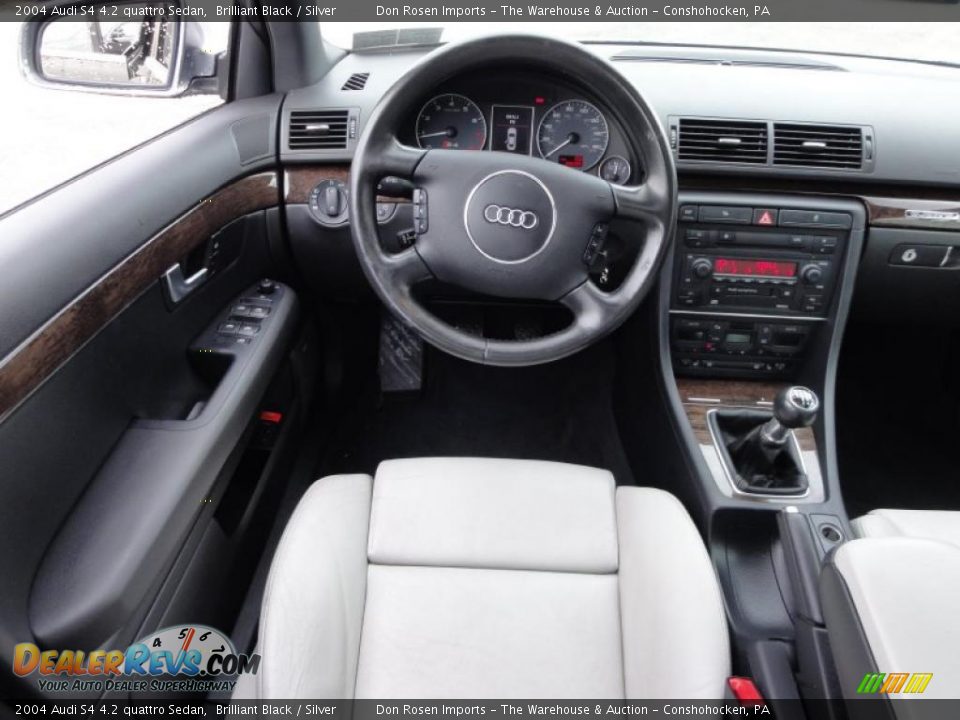 2004 Audi S4 4.2 quattro Sedan Brilliant Black / Silver Photo #30
