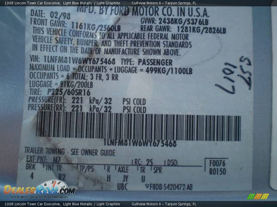 1998 Lincoln Town Car Executive Light Blue Metallic / Light Graphite Photo #33