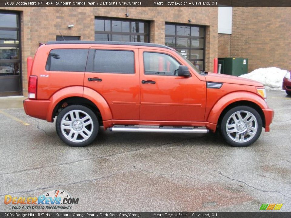 Sunburst Orange Pearl 2009 Dodge Nitro R/T 4x4 Photo #2