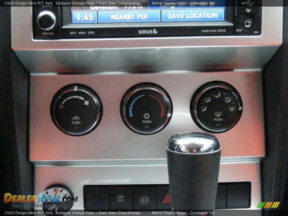 Controls of 2009 Dodge Nitro R/T 4x4 Photo #21