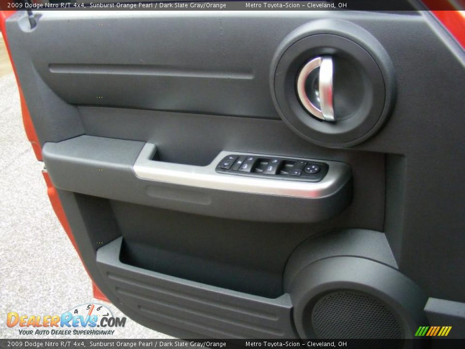 Door Panel of 2009 Dodge Nitro R/T 4x4 Photo #24