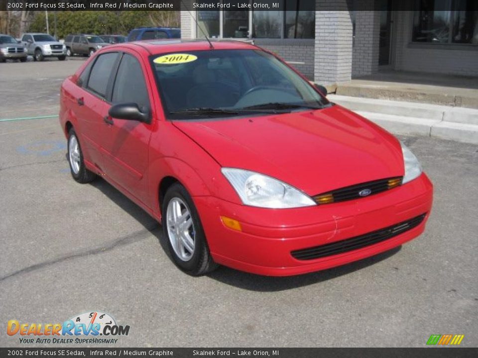 Front 3/4 View of 2002 Ford Focus SE Sedan Photo #1