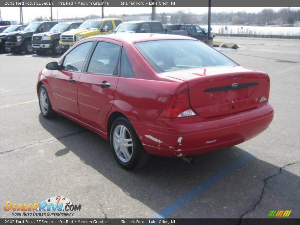 2002 Ford Focus SE Sedan Infra Red / Medium Graphite Photo #9