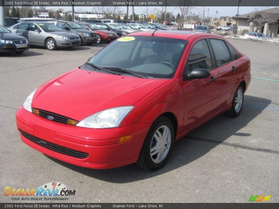 Front 3/4 View of 2002 Ford Focus SE Sedan Photo #10