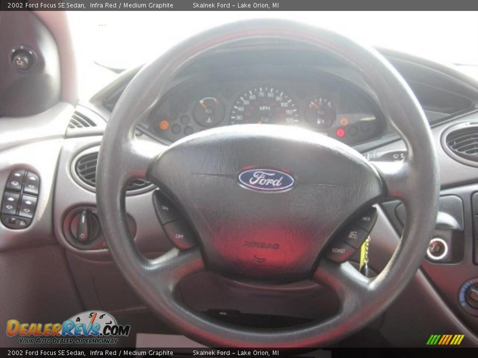 2002 Ford Focus SE Sedan Infra Red / Medium Graphite Photo #24